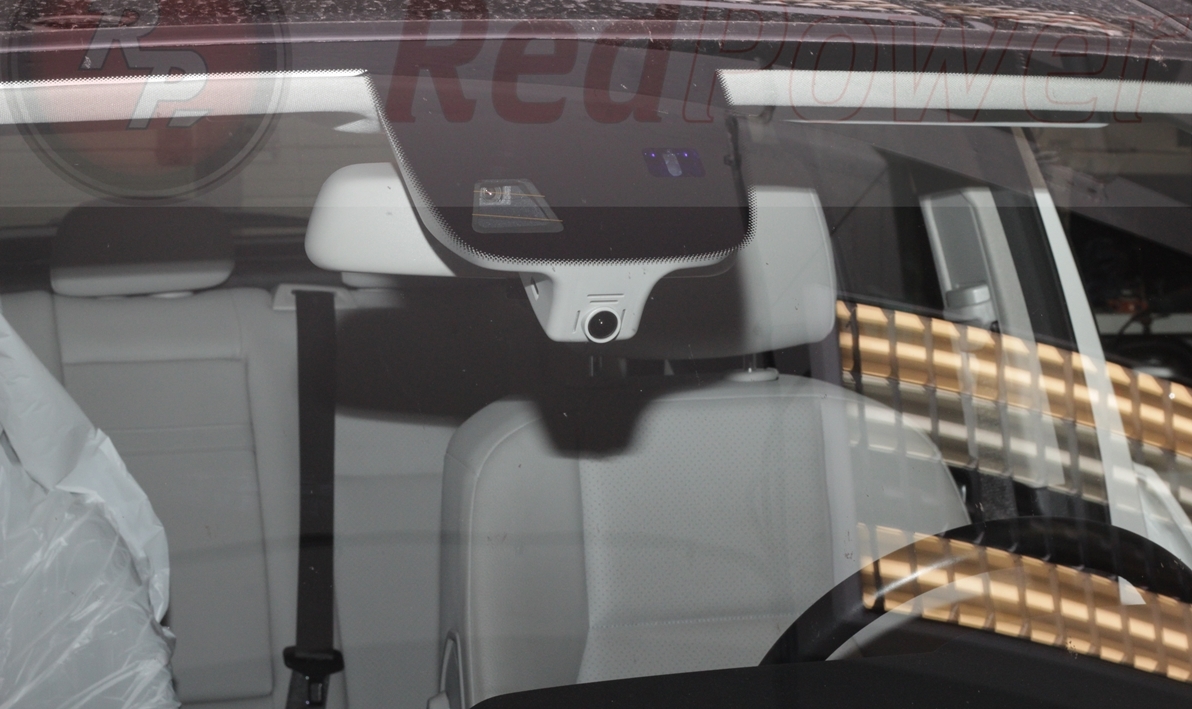 9.Штатный видеорегистратор Redpower DVR-MBG2-N серый (Mercedes-Benz GLK пр. компл.,с ассист.)